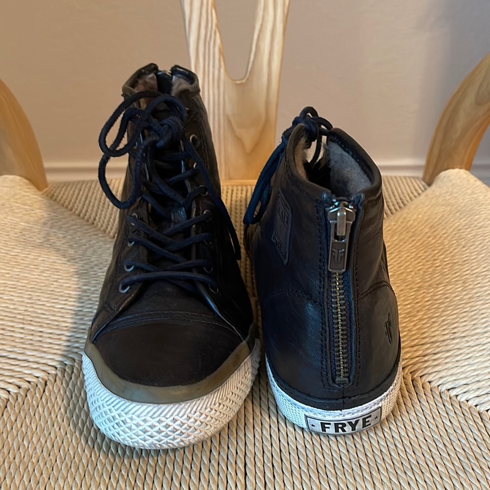 Black Frye leather lined lace up high tops with zip back closure. Worn twice